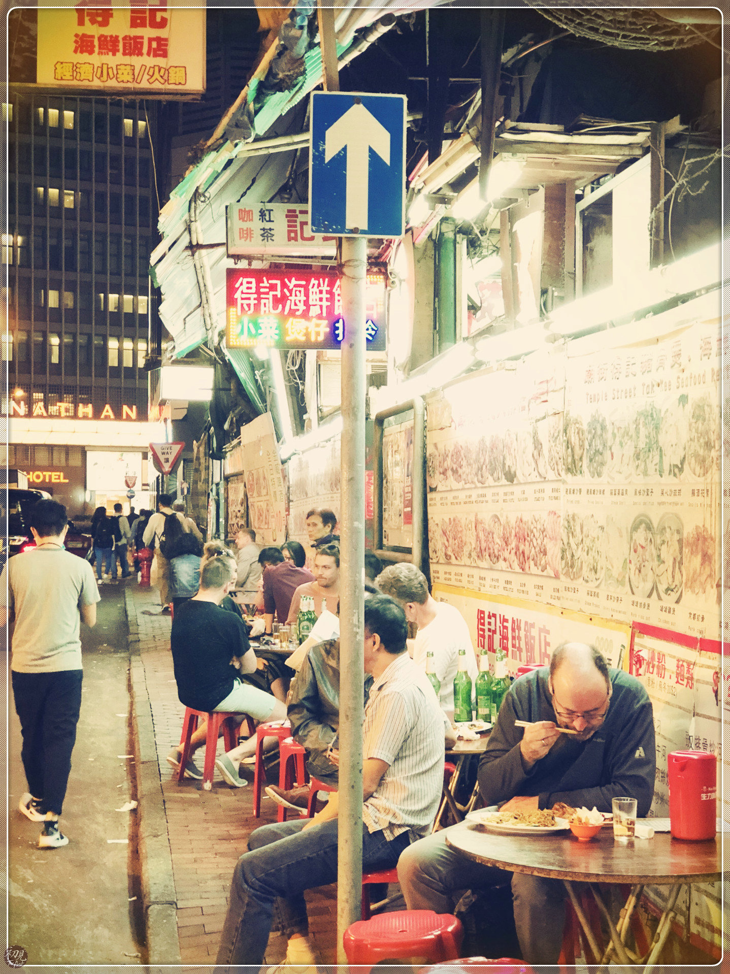 熟悉的名字与场景，逛吃庙街，体验香港文化。：雷火电竞官方网站(图8)