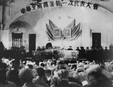 1921年 1922年 党的二大, 讨论和确定党在民主革命时期的纲领问题