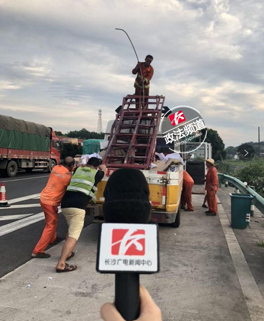 【实时跟进】京港澳衡阳段高速车祸致18死14伤,涉事客车曾被通报多次