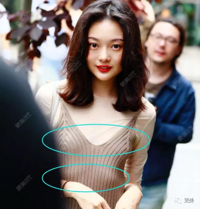 热巴孟美岐肋骨都外翻了?明明很瘦看起来却有4个胸