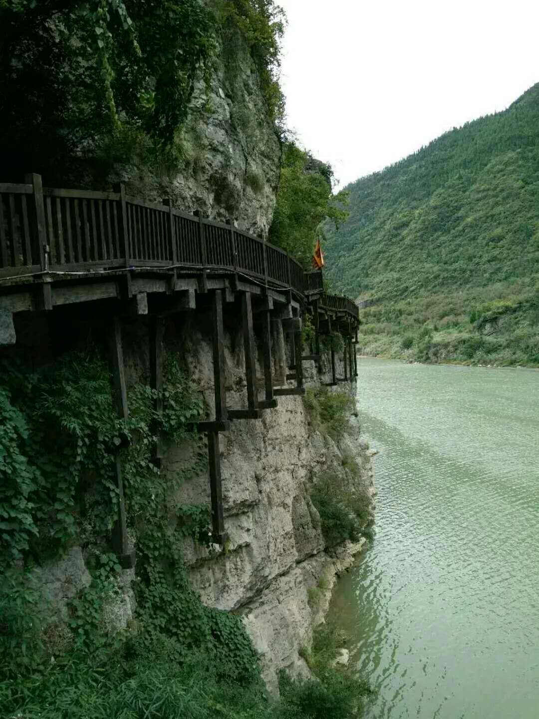 广元市明月峡古栈道 风景如画