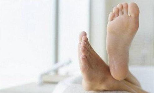 脚臭是什么原因引起的?教你几招快速去除脚臭的方法