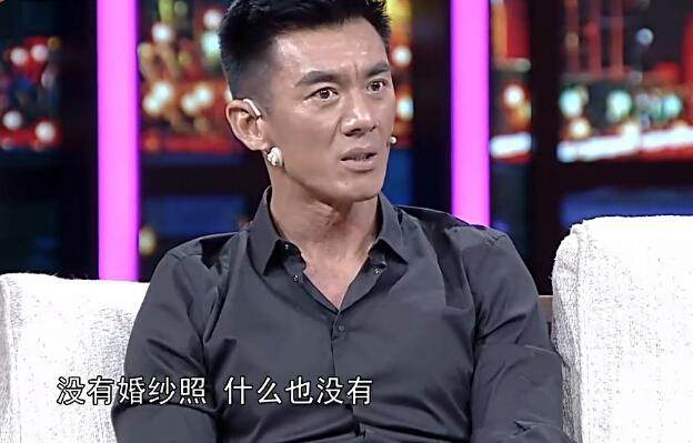 可他的婚姻生活一直是让人很羡慕的,2005年他与同是演员的朱荔莘结婚