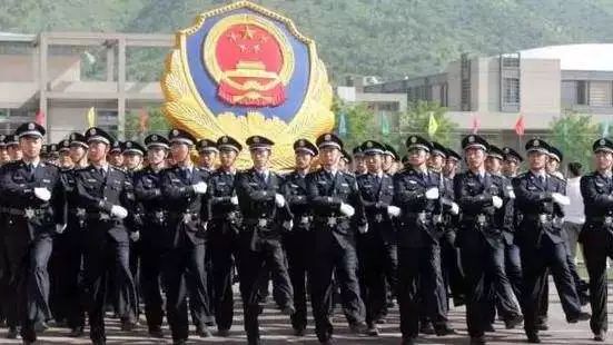 【崇阳廉政故事】这位崇阳民警说,警服应该这么穿