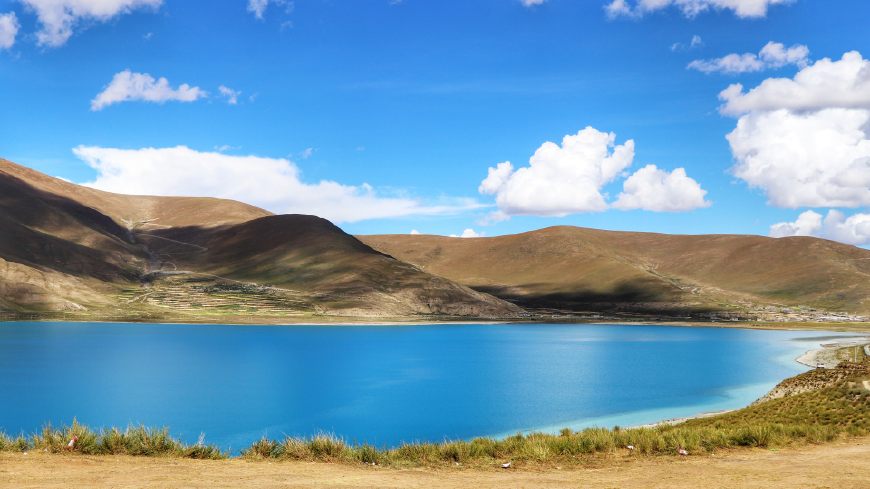 环球体育HQ官网登录入口：西藏最美的湖之一，比杭州西湖大70倍，因泥石流形成(图8)