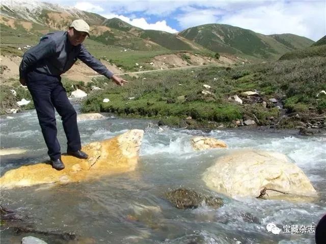 藏瓷,仅存在藏东昌都类乌齐县高原峡谷地带,不足1000米长10米宽的河道