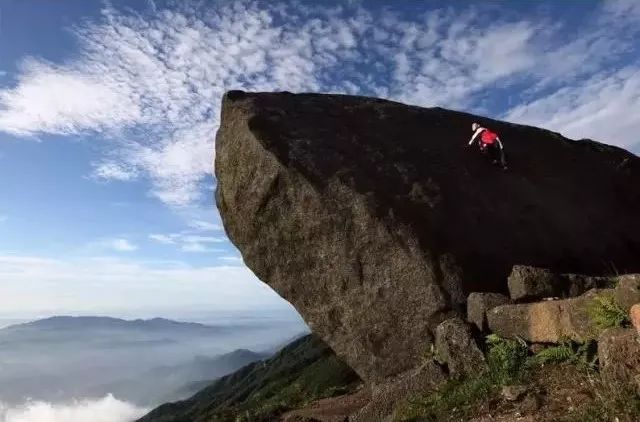 却热衷烧香礼佛的妻子,不知从哪听说了隆回白马山宝莲庵的白马仙娘很