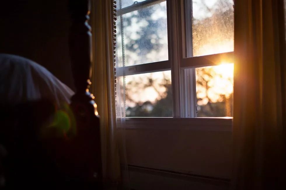 打开一扇窗与关上一扇窗,心底的光亮是不一样的