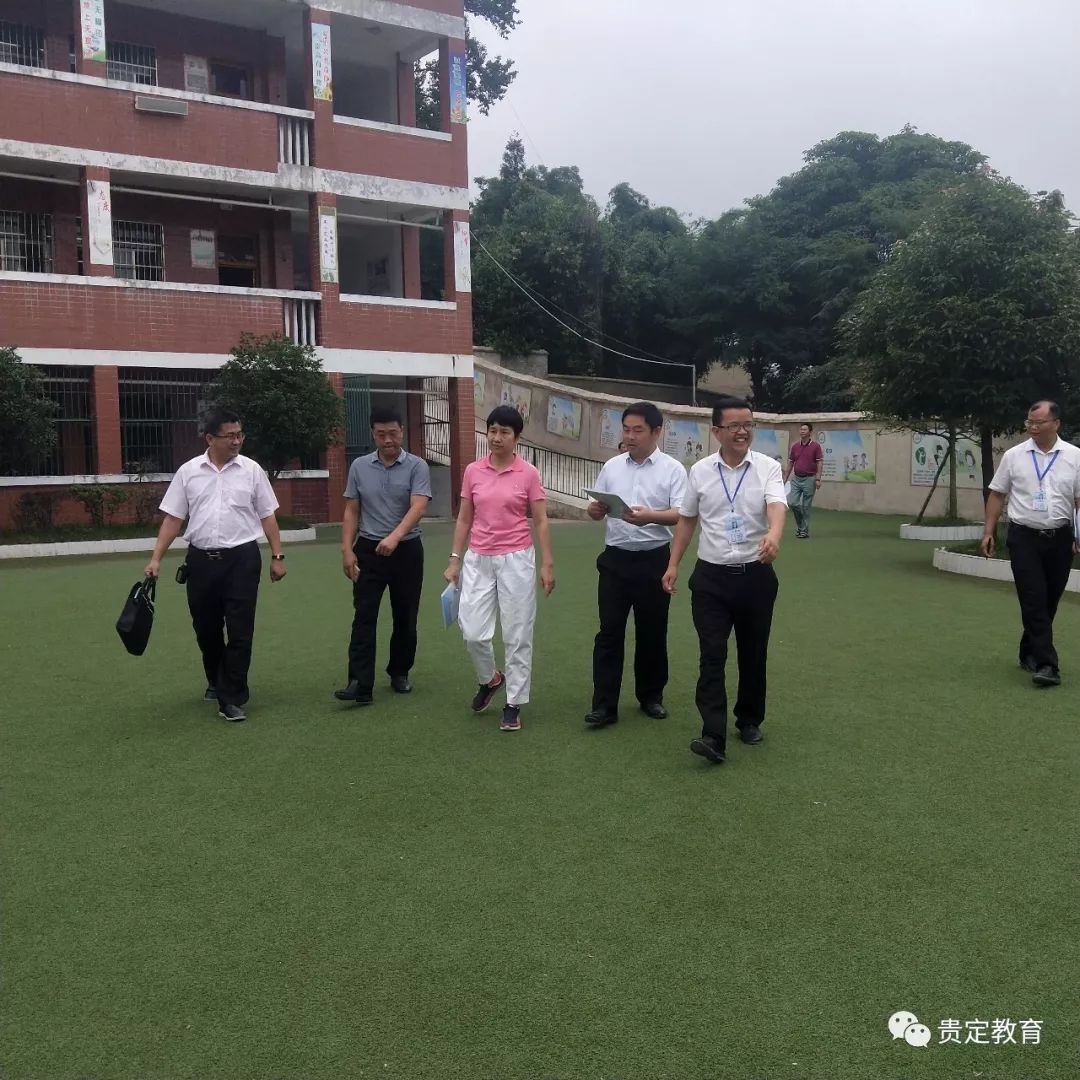 教师教育学校培训部主任刘春等领导和专家在县人民政府副县长徐守丹