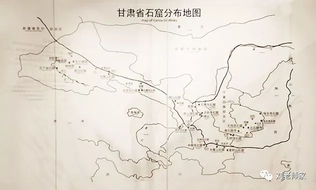 透明亚克力板上的前言和地图~敦煌纪录片,建议参观前看完~有三个1:1