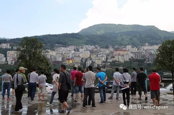 专家踏勘大关县县城地质灾害性评估,有地质灾害点