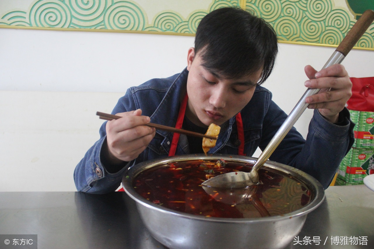 李浩浩从小就表现出爱吃的天赋.