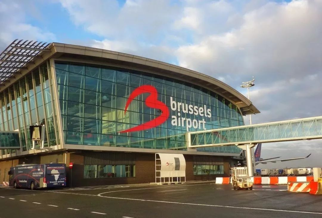 机场(代码:crl)brussels south charleroi 机场位于布鲁塞尔市中心以