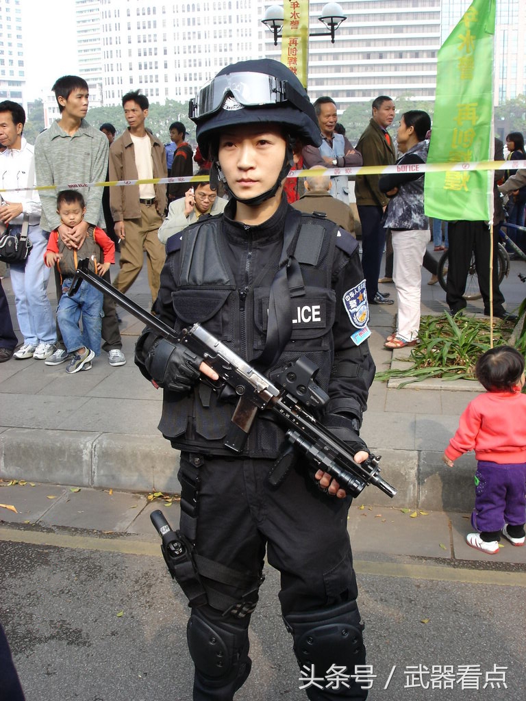 62×25mm 随着近年来各地治安机构纷纷成立特警部队,现在79式冲锋枪正