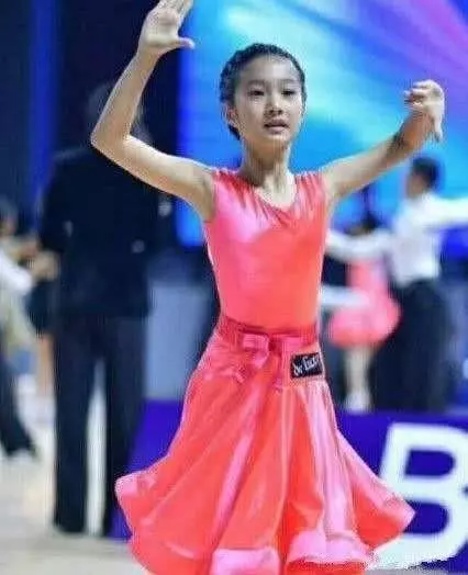 马伊琍女儿文君竹获得全国拉丁舞锦标赛冠军,真是虎妈