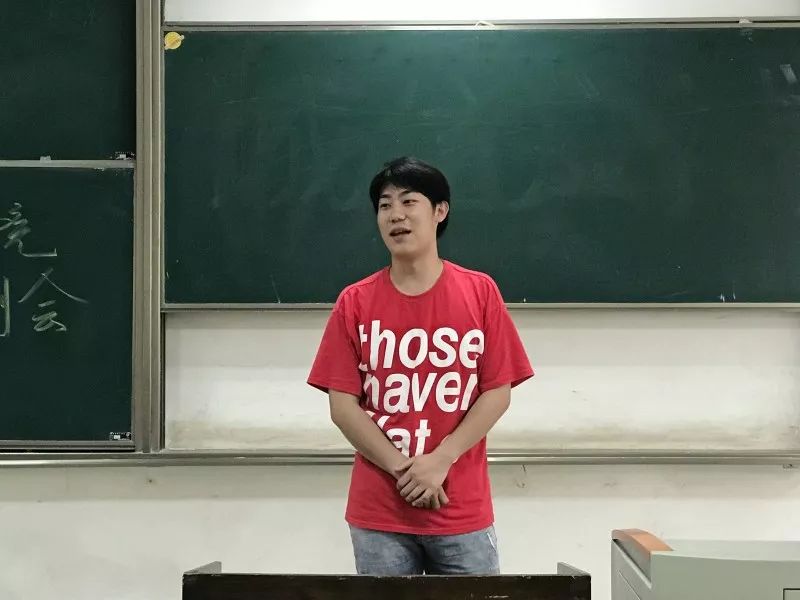 蔡港秋 余依洺(由于段莹馨主席临时有事未能到场)会议主要