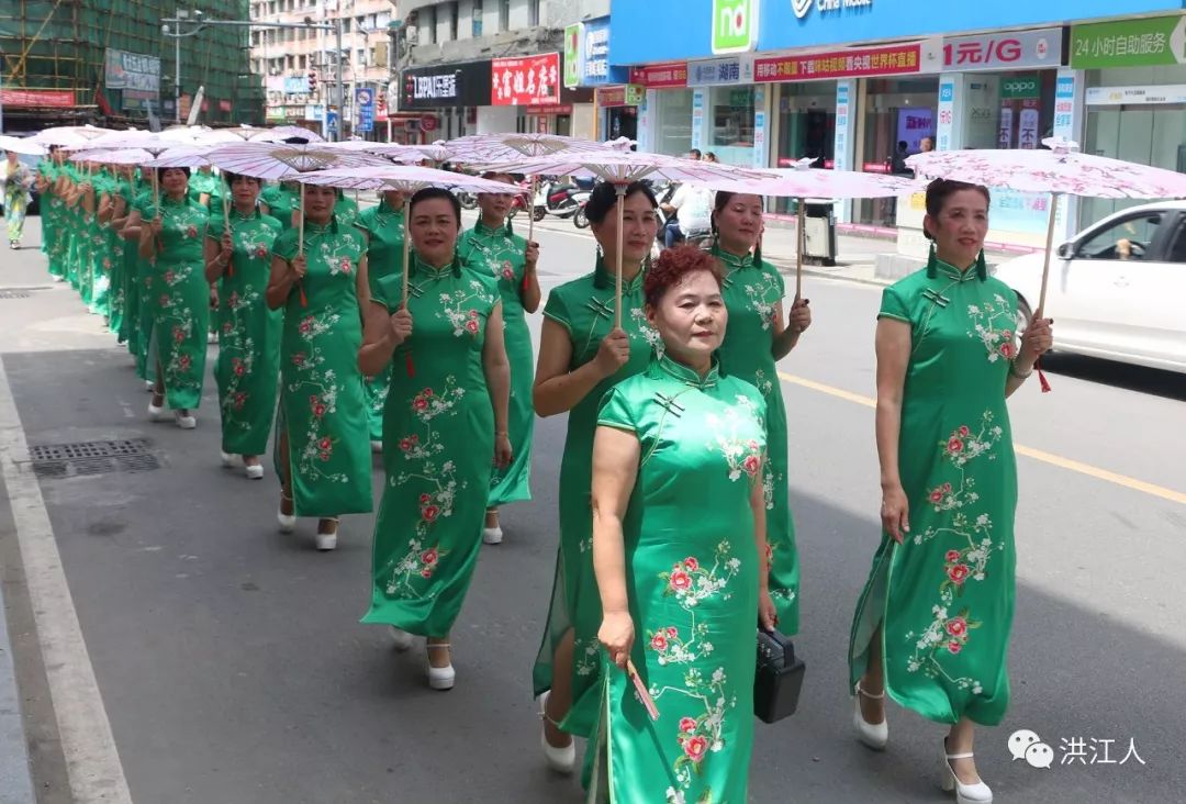 关注徐娘旗袍巡游靓丽古商城