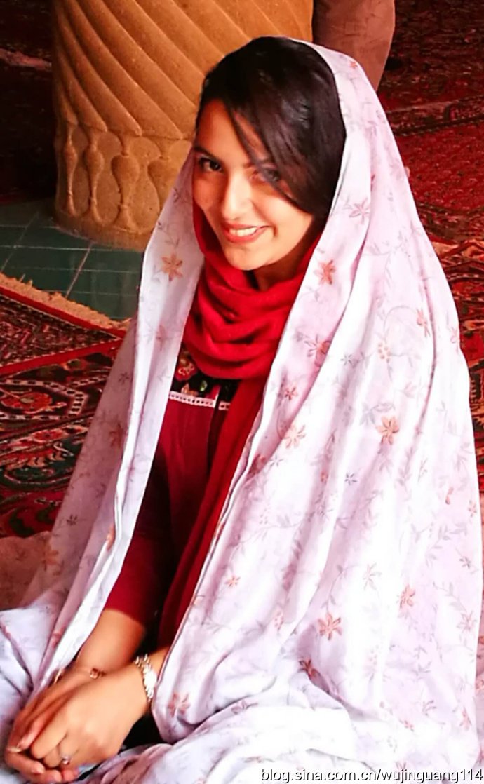 伊朗美女漂亮又大方,欢迎别人给她们照相(图)