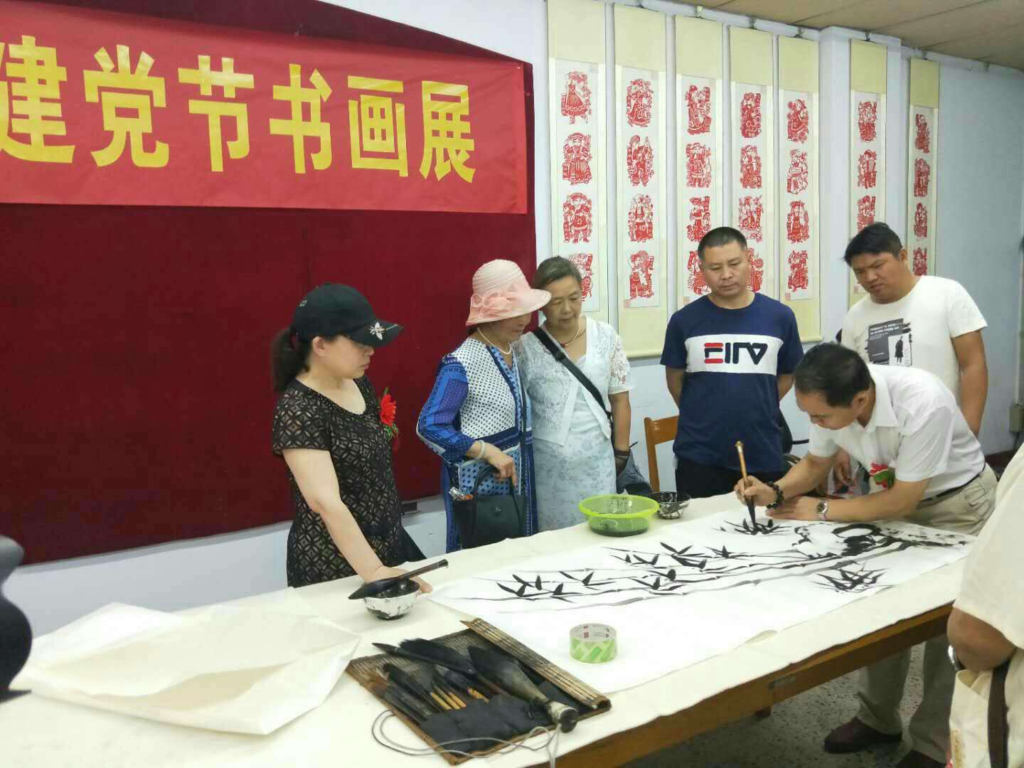 郑州举办庆祝"七一"建党节书画展