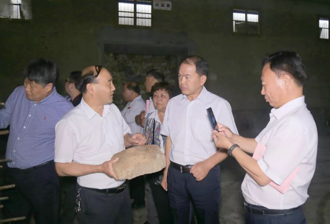 热烈欢迎青岛市城阳区委副书记王本兵一行莅临甘肃红川酒业有限责任