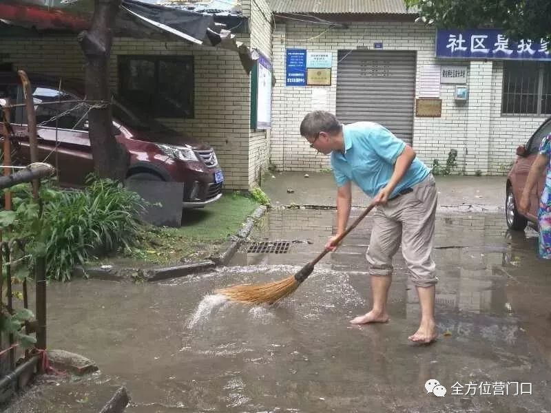 7人口恶臭_脚底板发白恶臭照片(3)