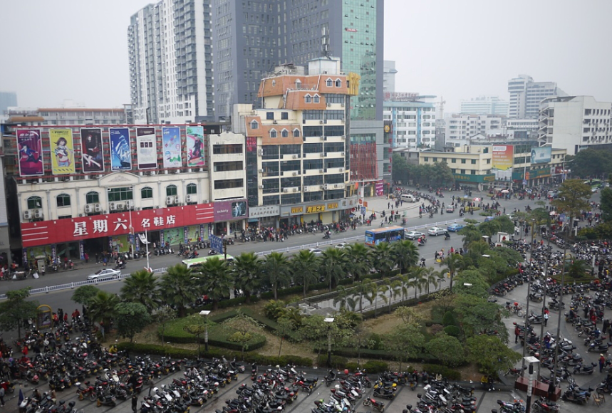 玉林市有多少人口_怎么回事哦 玉林火车站路口,礼让行人竟还吵了起来