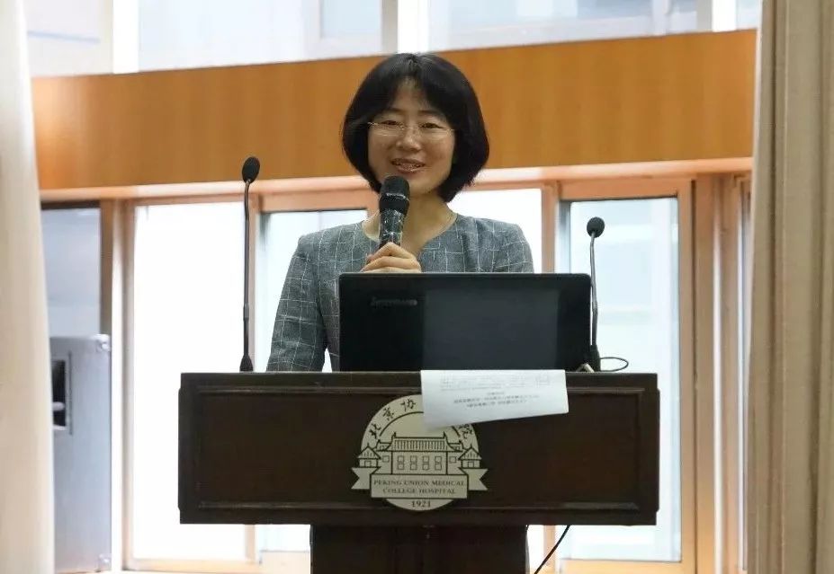 北京协和医院物理医学康复科刘颖教授为糖尿病和老龄患者就康复训练