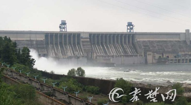 刚刚丹江口大坝开闸泄洪!十堰已被雨水包围!暴雨正在路上