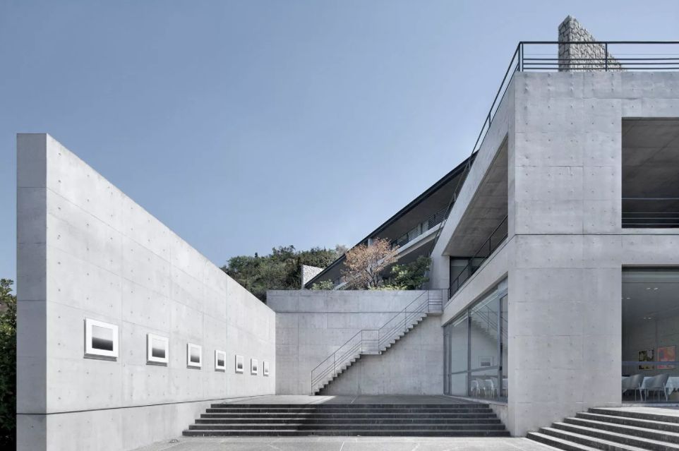 museum,设计者是安藤忠雄,日本教父级建筑大师,被称为"清水混凝土诗人