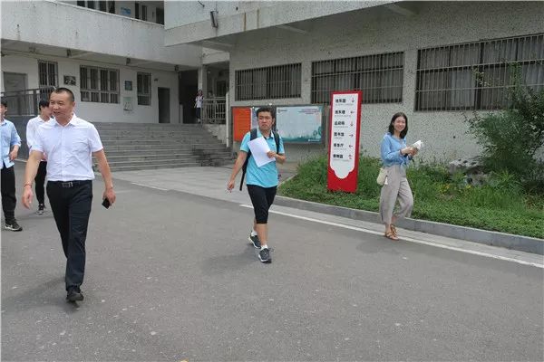 为促进家校教育的融合,不断改进师德师风,6月31日,南京市旭东中学组织