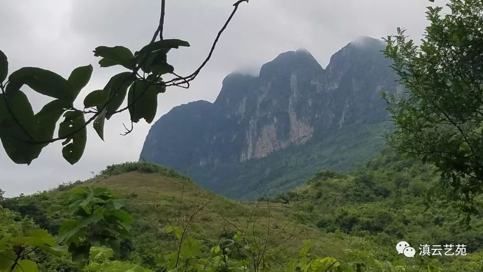 不知不觉,浓云从南丹山上倾泻下来,天渐渐转暗,遂起身恋恋而返.