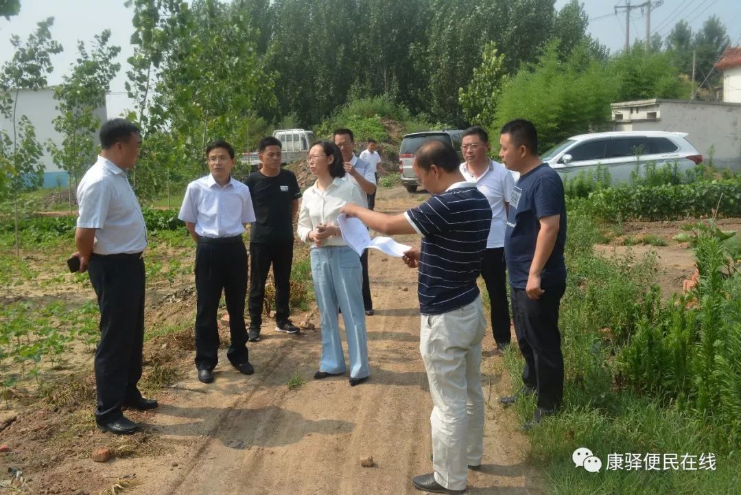 【今日关注】县人大副主任王允国到康驿镇察看土地复垦项目