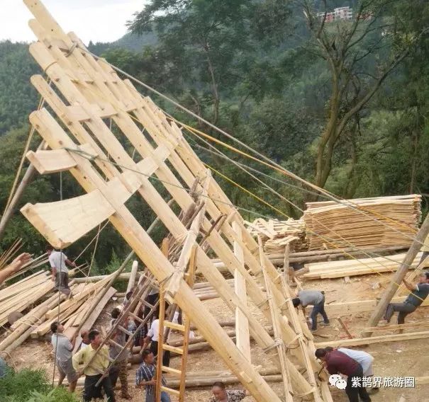 紫鹊界的木房子是这样建起来的!太震憾了!