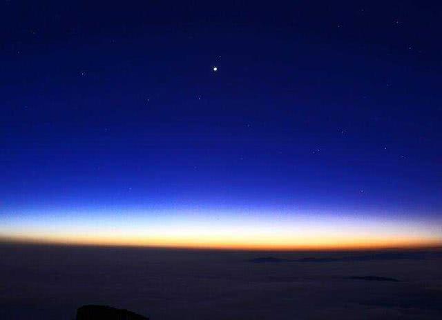 金星是夜空最亮之星,但最亮之时却离地球很远,因最近时常看不见