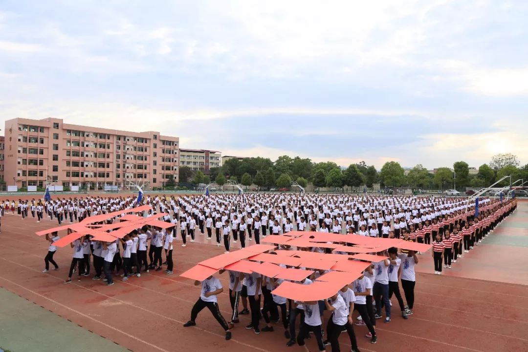 自上学期以来,祁阳县职业中专加强了对素质课的教学改革,体育课,音乐