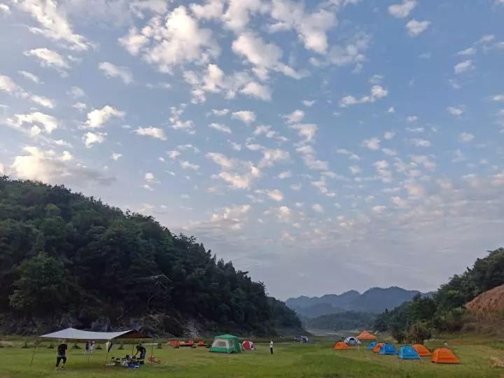 下多了一份静谧据了解,木鱼谷露营基地是麻柳嘴镇的一个乡村旅游项目