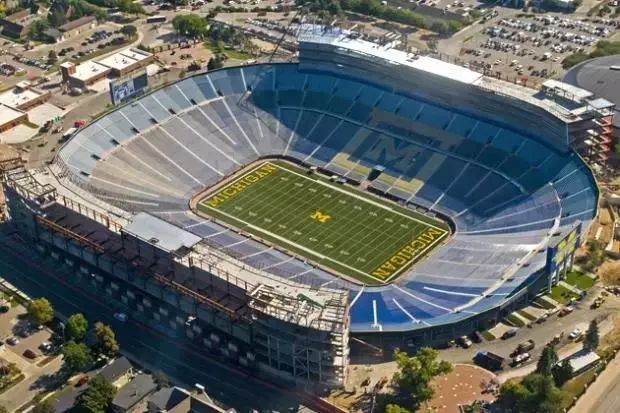 教育 正文  密歇根体育场(michigan stadium)是世界上最大的校园球场