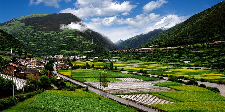 旅游 正文  两河口风景区位于中国四川阿坝小金县两河乡境内,海拔2750