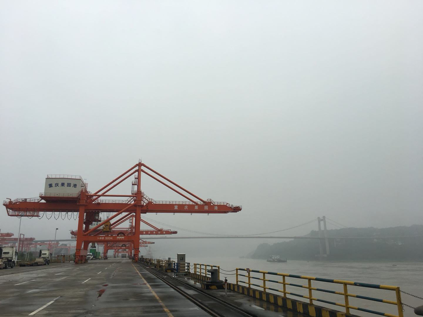 正在建设中的重庆果园港将成为重庆建设长江上游航运中心的重要载体
