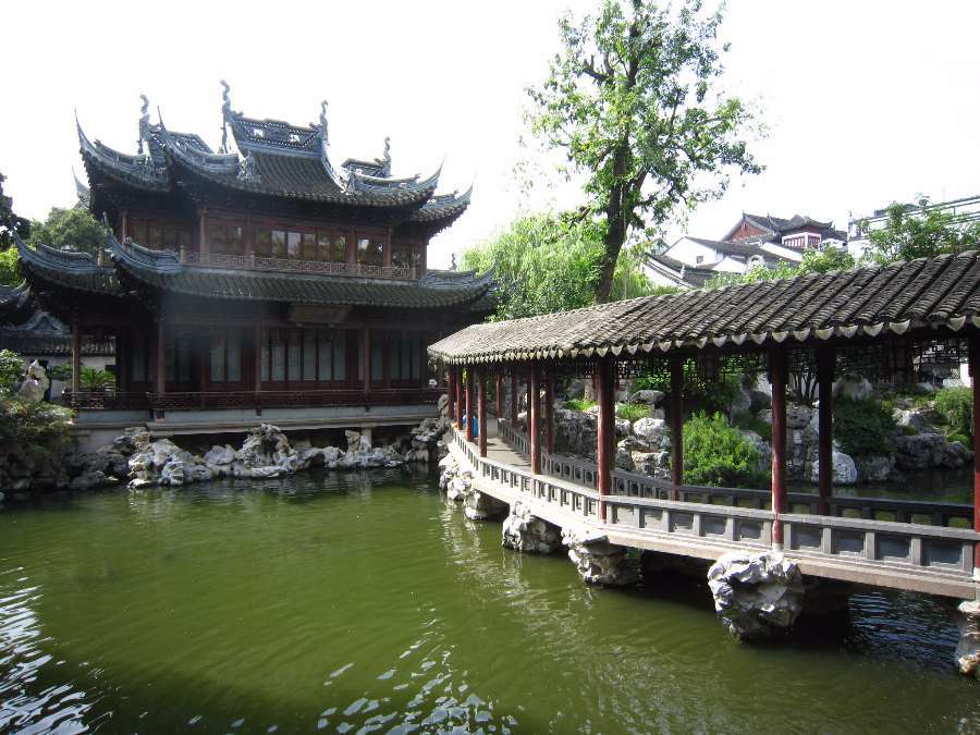 素有"奇秀甲江南"之誉,充分体现了中国古典园林的建筑与设计风格.