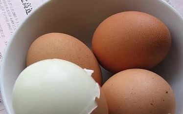 水煮鸡蛋放一勺东西,鸡蛋不粘壳不煮爆!吃起来嫩滑,营养翻倍!
