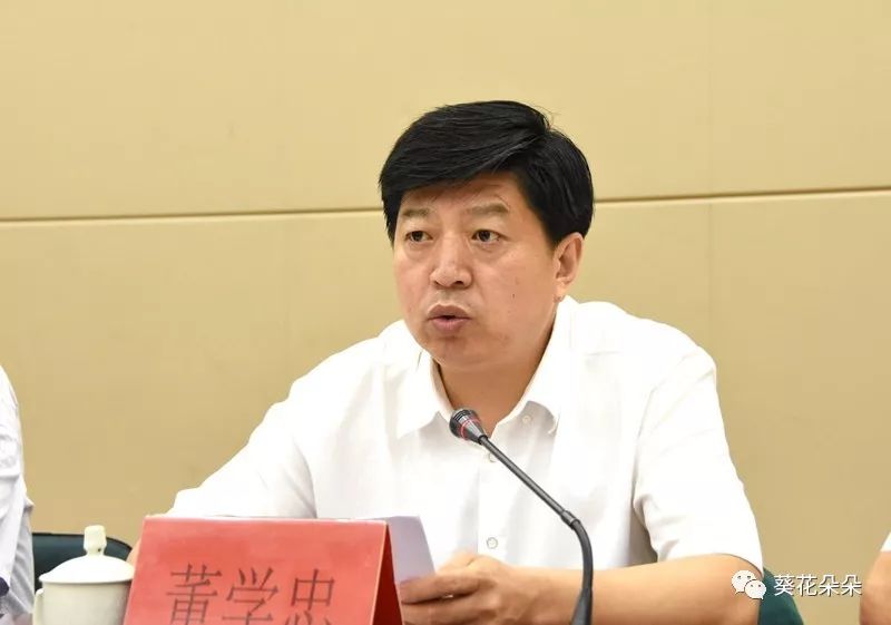 市委书记李贵富摄影:孙博市委书记李贵富,市长董学忠,市委副书记梁立