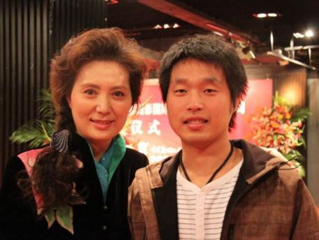 国家一级演员温玉娟近照,被誉为"中国第一贤媳",59岁低调幸福