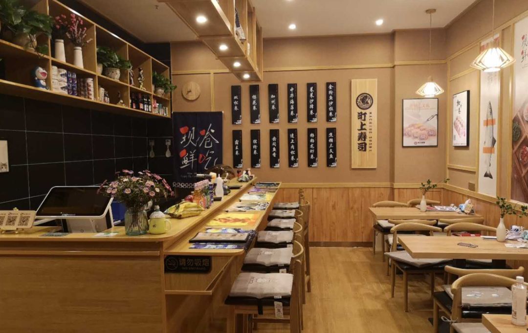 多种不同的寿司,满足每个人不同的味蕾,店内还有很多日式酒水饮料,在