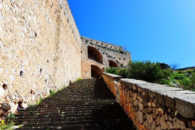 帕拉米蒂城堡西侧的台阶和城墙.摄影/黄华