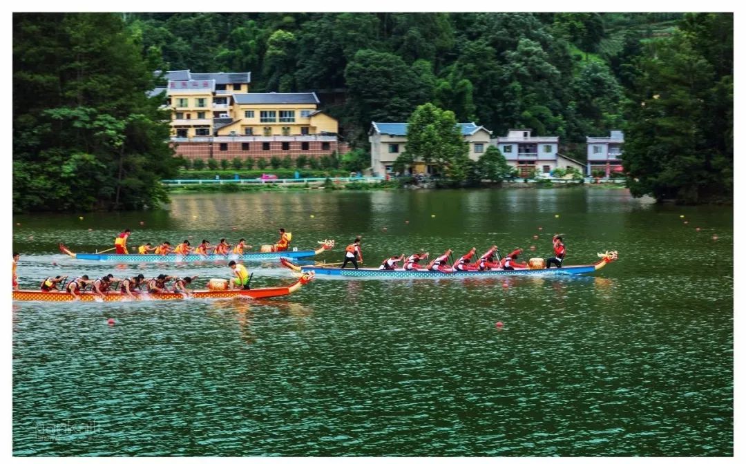 正文  7月6日,省十运会项目独竹漂,桨板,龙舟比赛在绥阳县卧龙湖