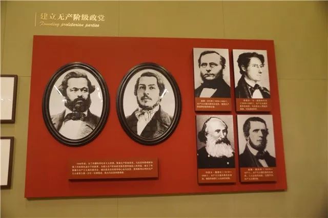 人到国家博物馆参观"真理的力量—纪念马克思诞辰200周年"主题展览