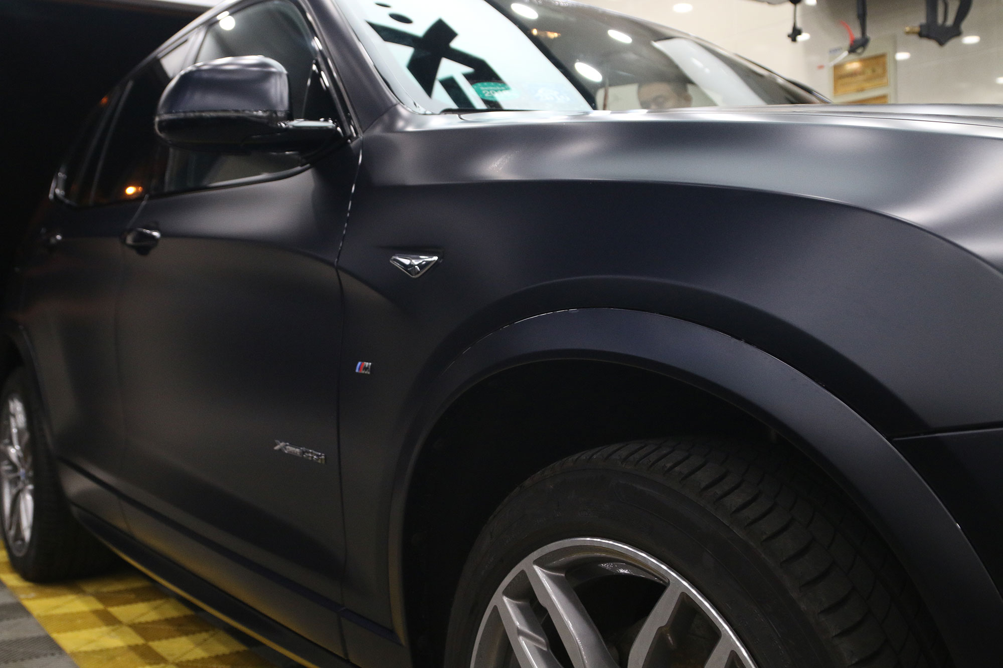 特斯拉Model 3施工美国XPEL M系列哑光隐形车衣 哑光漆面保护膜——veecar|汽车改装|改装知识分享平台