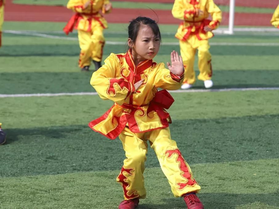 女生练武术会越来越自信!