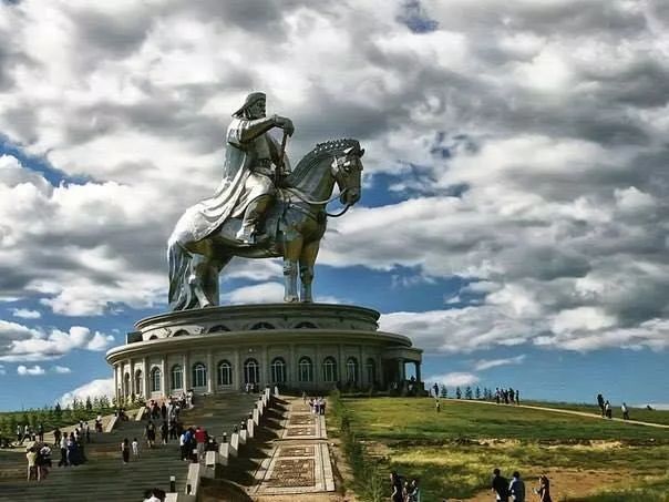 沿途参观【成吉思汗骑马雕像】成吉思汗骑马雕像-世界最大的成吉思汗